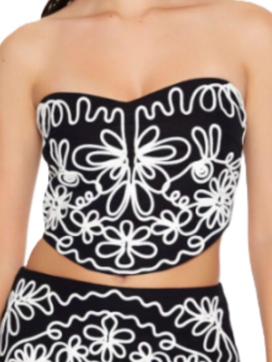 Forever 21 Tops - Forever 21 Black and white embroidered crop top